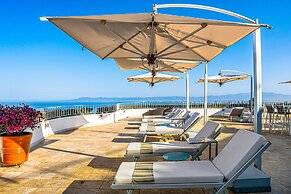 Spacious Suite With Wraparound Terrace, Rooftop Infinity Pool & Resort