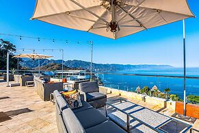 Spacious Suite With Wraparound Terrace, Rooftop Infinity Pool & Resort