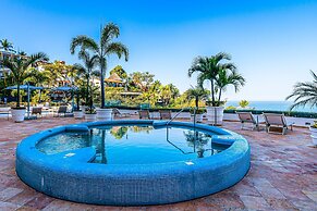 Spacious Suite With Wraparound Terrace, Rooftop Infinity Pool & Resort