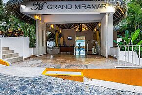 Spacious Suite With Wraparound Terrace, Rooftop Infinity Pool & Resort