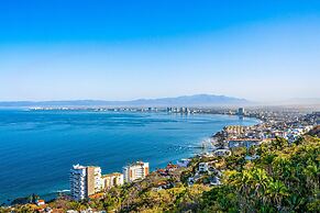 Spacious Suite With Wraparound Terrace, Rooftop Infinity Pool & Resort