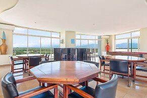 Ocean-view Condo With Resort Pool & Sundeck