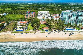 Ocean-view Condo With Resort Pool & Sundeck