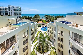 Ocean-view Condo With Resort Pool & Sundeck
