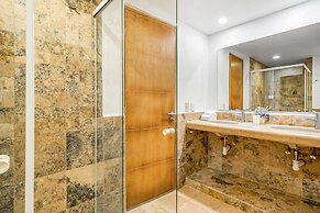 Ocean-view Condo With Resort Pool & Sundeck