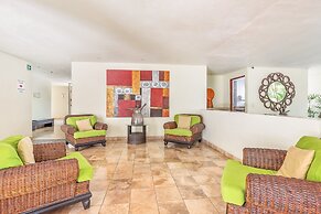 Ocean-view Condo With Resort Pool & Sundeck