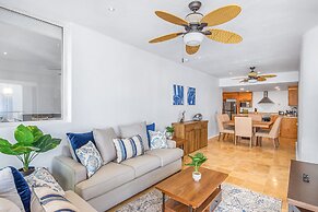 Ocean-view Condo With Resort Pool & Sundeck