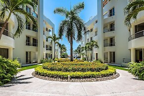 Ocean-view Condo With Resort Pool & Sundeck