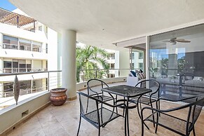 Ocean-view Condo With Resort Pool & Sundeck