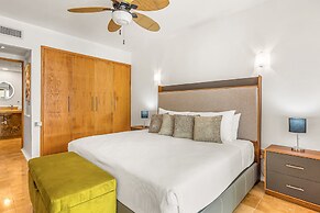 Ocean-view Condo With Resort Pool & Sundeck