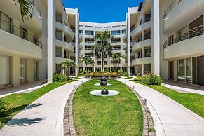 Ocean-view Condo With Resort Pool & Sundeck