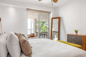 Ocean-view Condo With Resort Pool & Sundeck