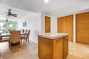 Ocean-view Condo With Resort Pool & Sundeck