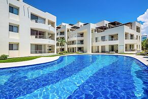 Ocean-view Condo With Resort Pool & Sundeck