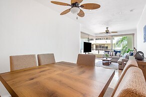 Ocean-view Condo With Resort Pool & Sundeck