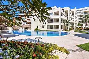 Ocean-view Condo With Resort Pool & Sundeck