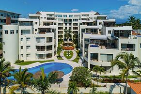 Bright Coastal Apartment With Pool, Balcony & Beach Access Close by