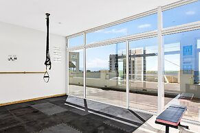 Bright Coastal Apartment With Pool, Balcony & Beach Access Close by