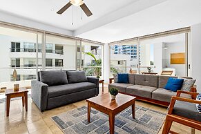 Bright Coastal Apartment With Pool, Balcony & Beach Access Close by