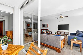Bright Coastal Apartment With Pool, Balcony & Beach Access Close by