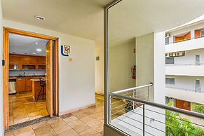 Bright Coastal Apartment With Pool, Balcony & Beach Access Close by