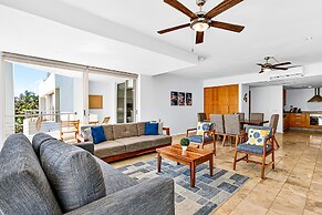 Bright Coastal Apartment With Pool, Balcony & Beach Access Close by