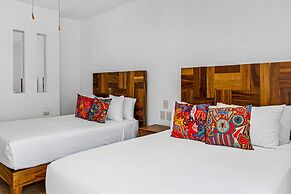 Bright Coastal Apartment With Pool, Balcony & Beach Access Close by