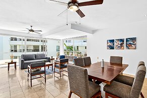 Bright Coastal Apartment With Pool, Balcony & Beach Access Close by