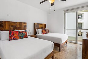Bright Coastal Apartment With Pool, Balcony & Beach Access Close by