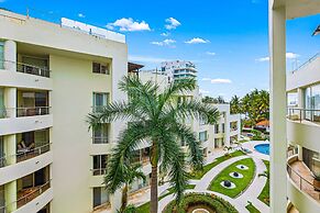Bright Coastal Apartment With Pool, Balcony & Beach Access Close by