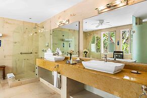 Elegant Multi-level Penthouse With Rooftop Jacuzzi, bay Views, Pool & 