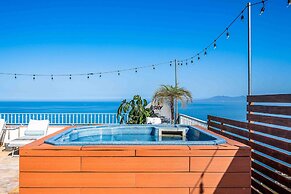 Elegant Multi-level Penthouse With Rooftop Jacuzzi, bay Views, Pool & 