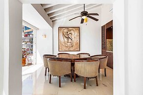 Elegant Multi-level Penthouse With Rooftop Jacuzzi, bay Views, Pool & 