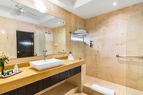 Elegant Multi-level Penthouse With Rooftop Jacuzzi, bay Views, Pool & 