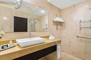 Elegant Multi-level Penthouse With Rooftop Jacuzzi, bay Views, Pool & 