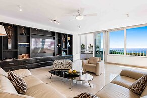Elegant Multi-level Penthouse With Rooftop Jacuzzi, bay Views, Pool & 