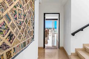 Elegant Multi-level Penthouse With Rooftop Jacuzzi, bay Views, Pool & 