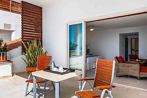Elegant Multi-level Penthouse With Rooftop Jacuzzi, bay Views, Pool & 
