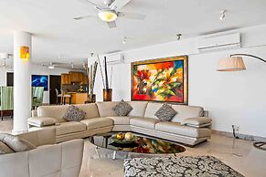 Elegant Multi-level Penthouse With Rooftop Jacuzzi, bay Views, Pool & 