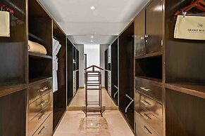 Elegant Multi-level Penthouse With Rooftop Jacuzzi, bay Views, Pool & 