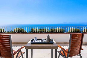 Elegant Multi-level Penthouse With Rooftop Jacuzzi, bay Views, Pool & 