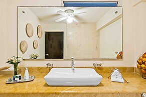 Elegant Multi-level Penthouse With Rooftop Jacuzzi, bay Views, Pool & 