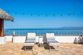Elegant Multi-level Penthouse With Rooftop Jacuzzi, bay Views, Pool & 