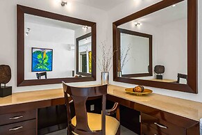Elegant Multi-level Penthouse With Rooftop Jacuzzi, bay Views, Pool & 