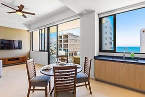 Modern Condo With Infinity Pool, Wifi, Plunge spa & Ocean-view Balcony
