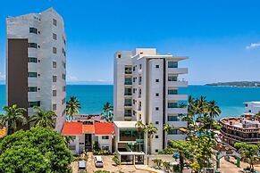 Modern Condo With Infinity Pool, Wifi, Plunge spa & Ocean-view Balcony