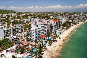 Modern Condo With Infinity Pool, Wifi, Plunge spa & Ocean-view Balcony