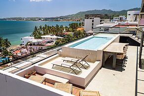 Modern Condo With Infinity Pool, Wifi, Plunge spa & Ocean-view Balcony