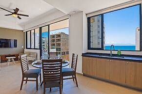 Modern Condo With Infinity Pool, Wifi, Plunge spa & Ocean-view Balcony
