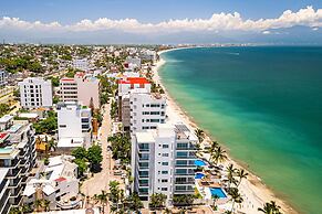 Modern Condo With Infinity Pool, Wifi, Plunge spa & Ocean-view Balcony